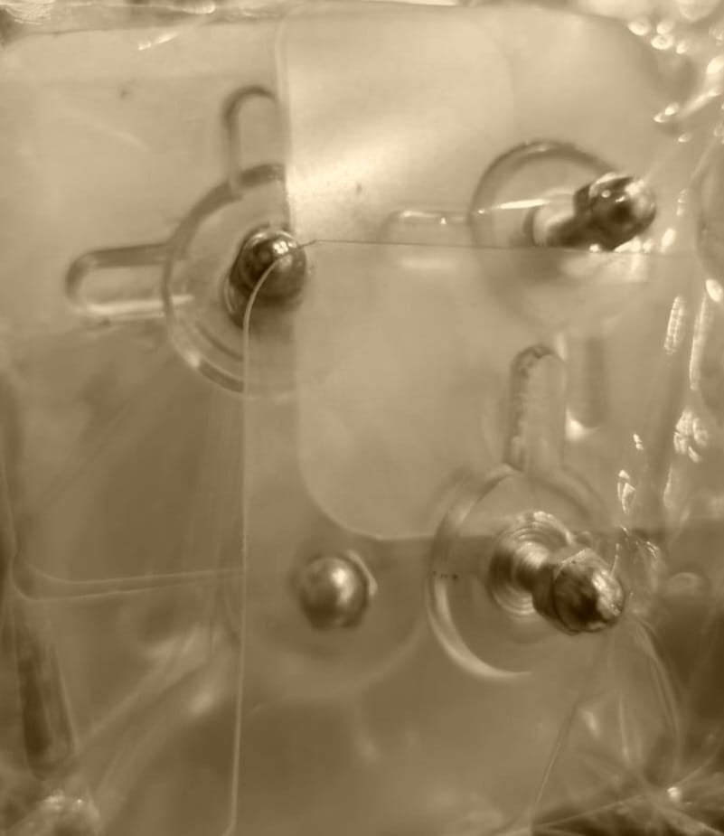 Transparent Adhesive Screw Stickers showing Strong Weight-Bearing Capacity on Smooth Surfaces