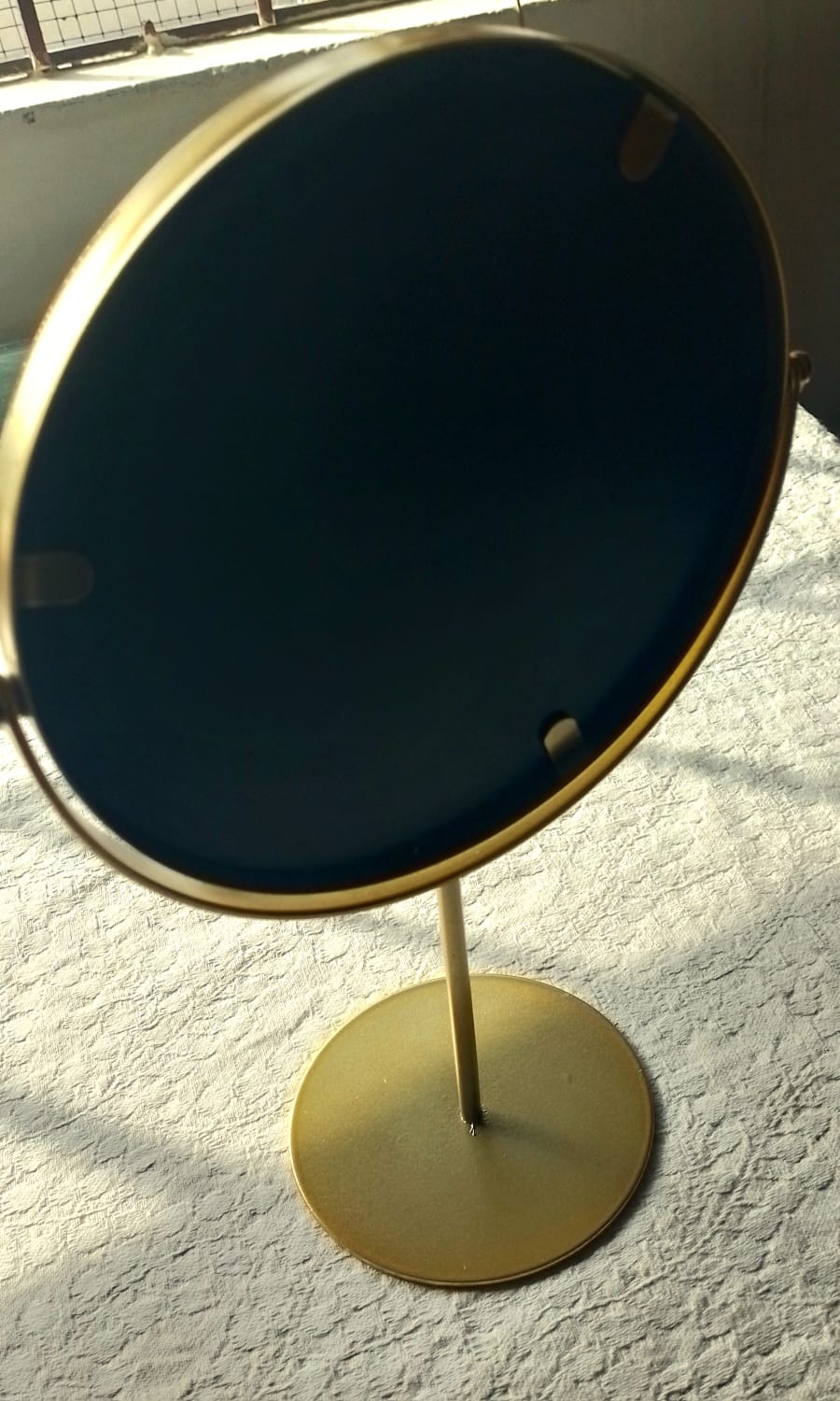 Royal Glow 360° Rotating Golden Metal Vanity Mirror – Premium Tabletop Decor