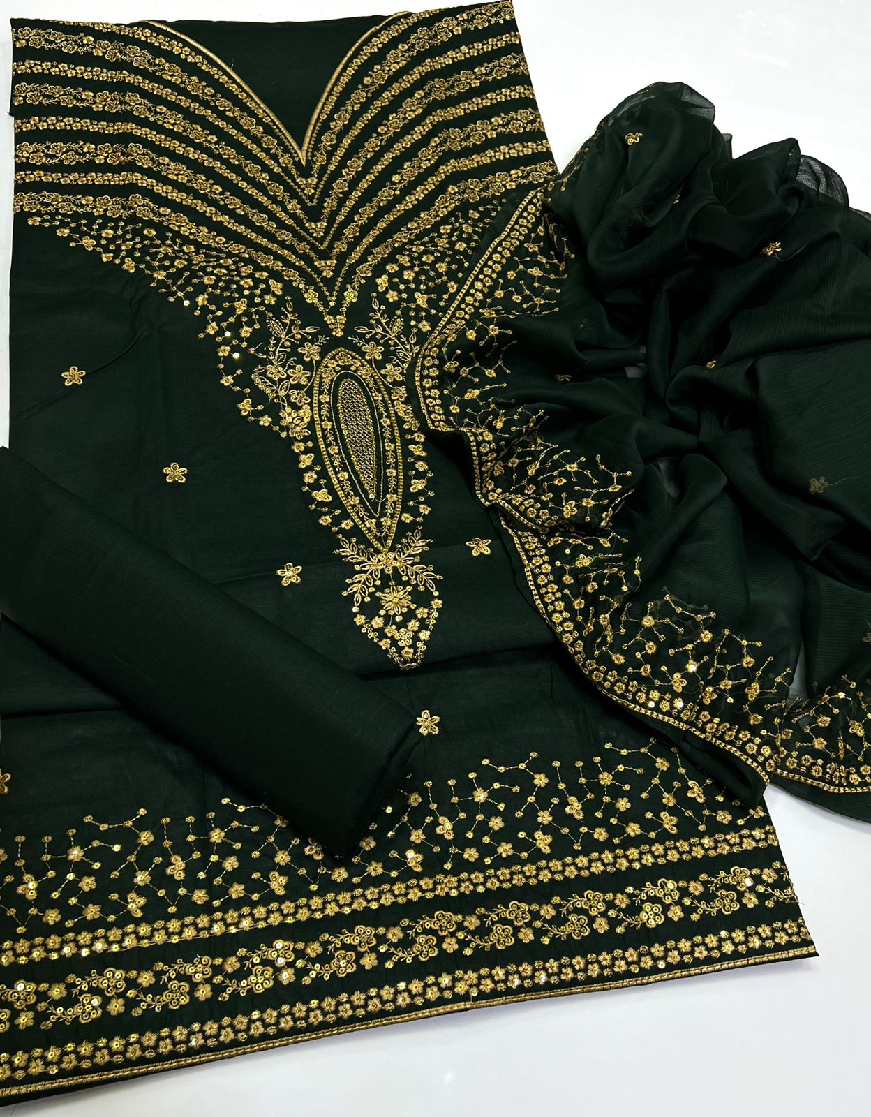 Emerald green unstitched ladies suit with heavy embroidered daman and chiffon dupatta